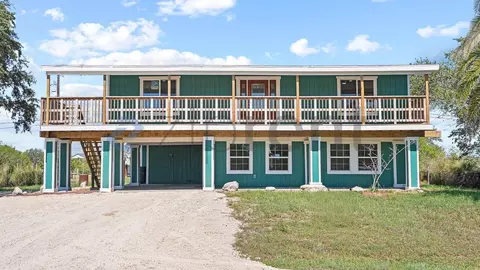 257 W Club Oak Ln #B, Rockport, TX 78382