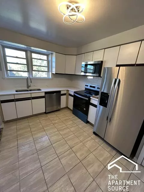 8644 Skokie Blvd #405, Skokie, IL 60077