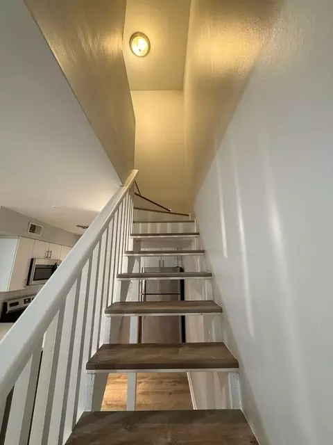 744 W Gordon Ter #107, Chicago, IL 60613