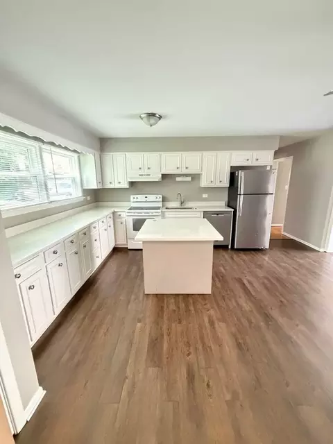1 Scotdale Rd #2, La Grange Park, IL 60526