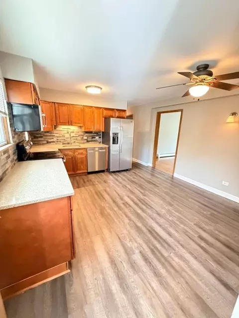 9 Scotdale Rd #4, La Grange Park, IL 60526