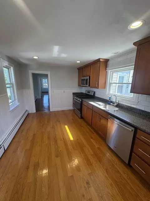 280 Court St #3, Plymouth, MA 02360