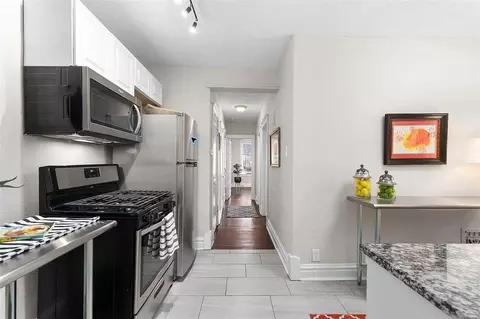 4459 Russell Blvd #1W, Saint Louis, MO 63110