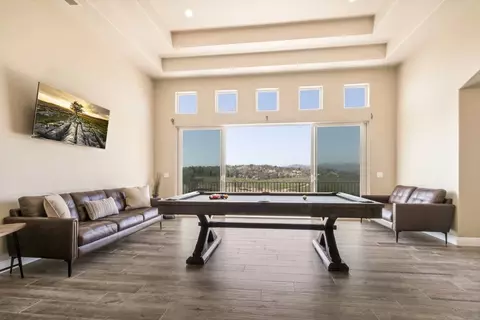 1458 Sierra Linda Dr #1639974P, Escondido, CA 92025