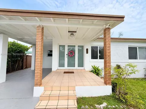 6561 SW 32nd St, Coral Terrace, FL 33155