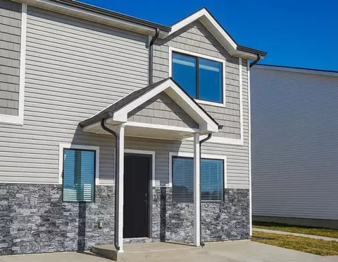 14304 Springbrook Trl, Urbandale, IA 50323