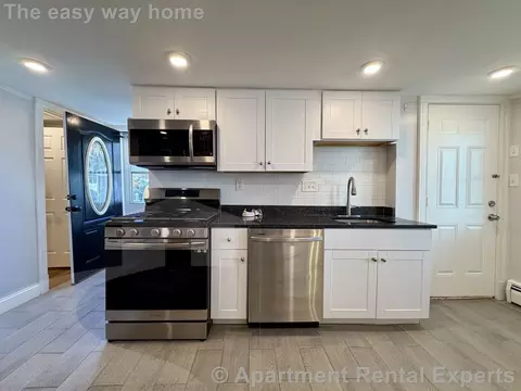 164 Charles St #1, Cambridge, MA 02141
