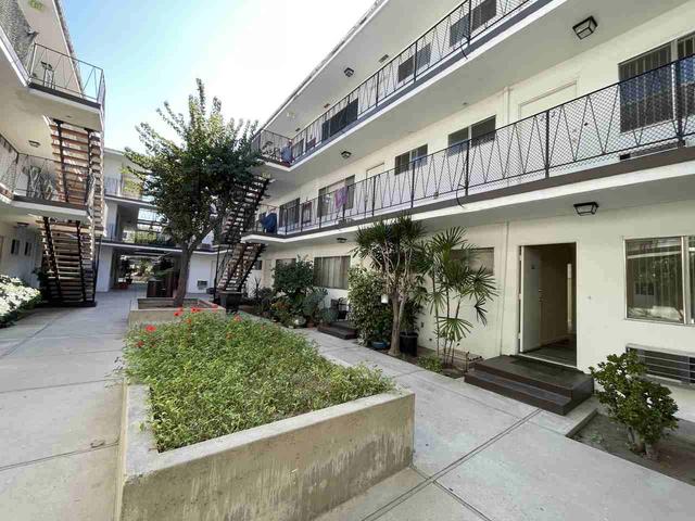 365 W Doran St #122, Glendale, CA 91203