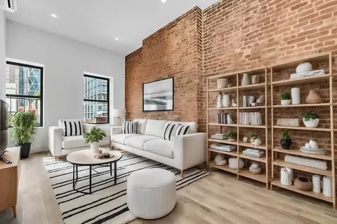 314 W 51st St #2A, New York, NY 10019