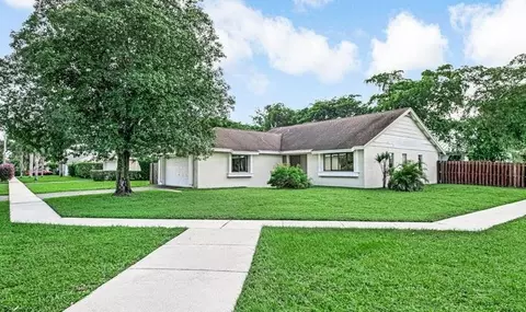 7828 Roble Ln, Greenacres, FL 33467