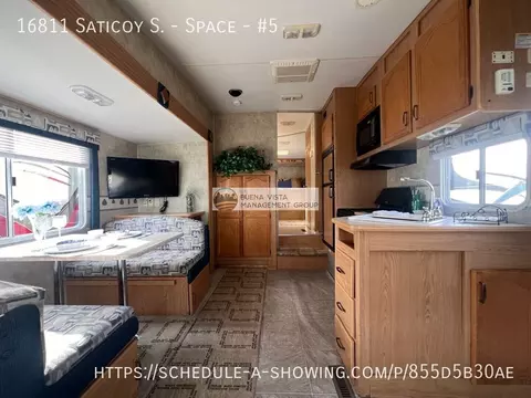 16811 Saticoy St #5, Los Angeles, CA 91406