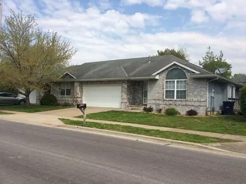 2289 W Woodbury St, Springfield, MO 65807
