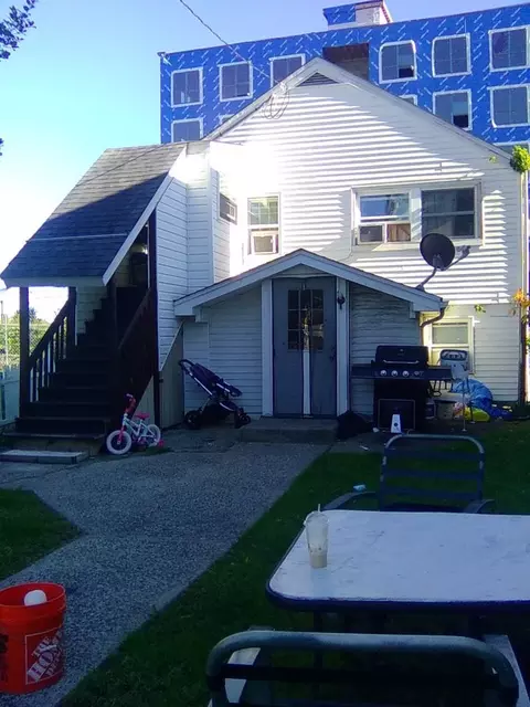 174 Emerson St, Carteret, NJ 07008