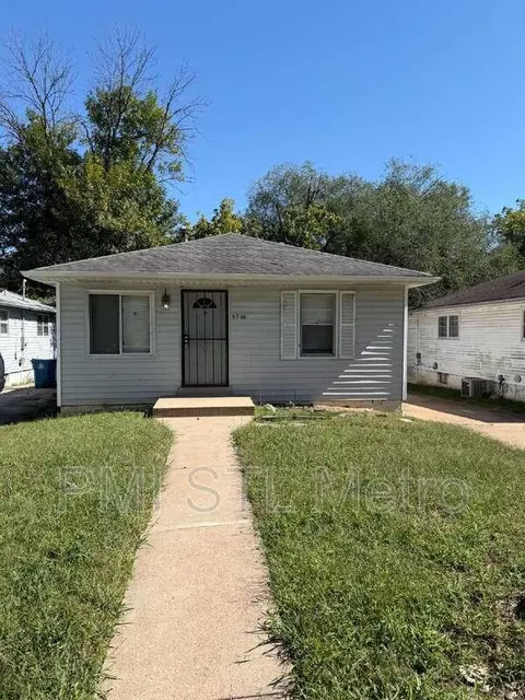 9710 Balboa Dr, Saint Louis, MO 63136