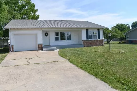 1619 W Fairplay St #1, Bolivar, MO 65613