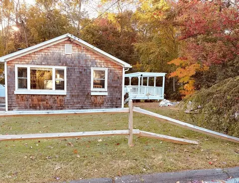 s beechwood rd, Niantic, CT 06357