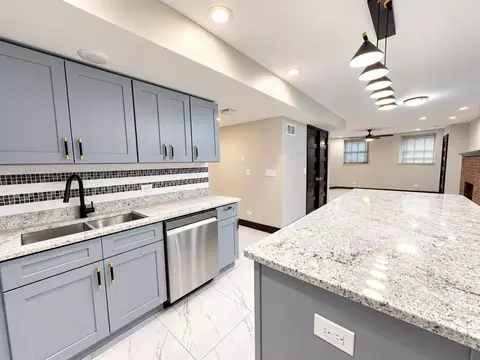 442 E 48th St #B2, Chicago, IL 60615