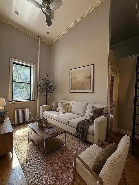 239 W 14th St #3B, New York, NY 10011