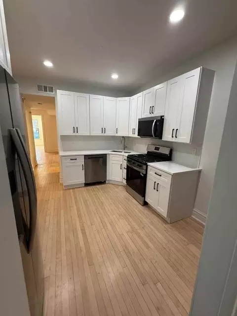 2848 W Diversey Ave #2E, Chicago, IL 60647
