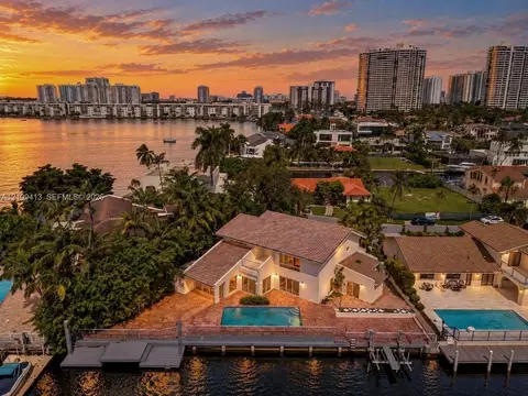 3226 NE 168th St, North Miami Beach, FL 33160