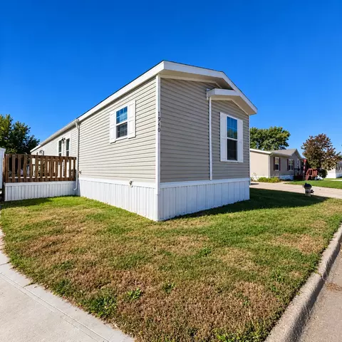1940 SE Winter Park Dr #180, Ankeny, IA 50021