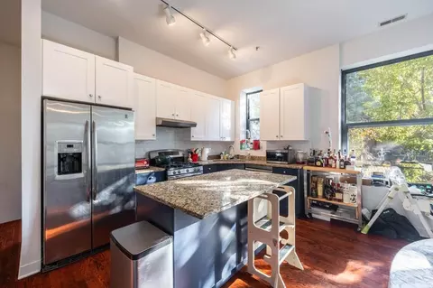2 S Leavitt St #210, Chicago, IL 60612
