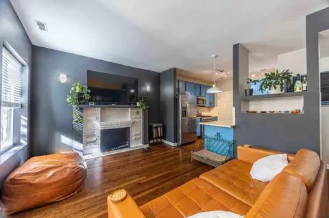 1450 W Arthur Ave #3, Chicago, IL 60626