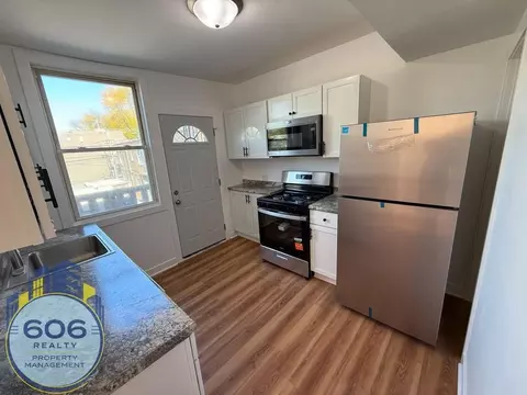 3440 W Montrose Ave #2, Chicago, IL 60618