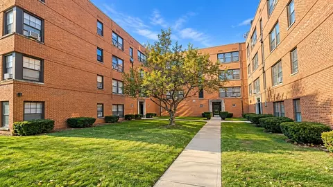 5252 N Campbell Ave #3B, Chicago, IL 60625