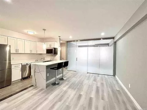 170 W 23rd St #2, New York, NY 10011