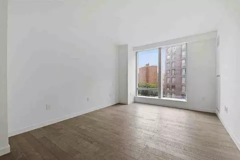 252 South St #901, New York, NY 10002