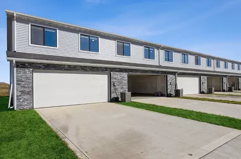 14424 Springbrook Trl, Urbandale, IA 50323