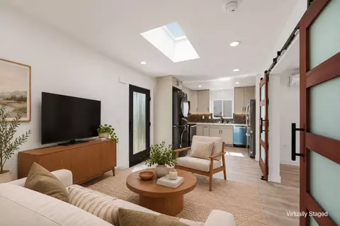 5435 Hillcrest Dr, Los Angeles, CA 90043