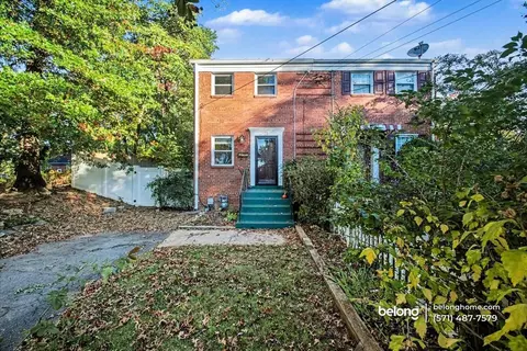 23 Underwood Pl, Alexandria, VA 22304