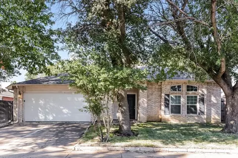 2908 Forest Creek Dr, Fort Worth, TX 76123