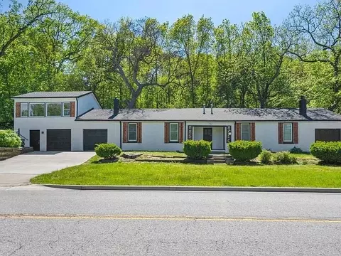 8852 Woodland Dr #NA, Lenexa, KS 66220