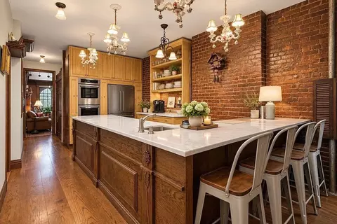169 W 83rd St #1, New York, NY 10024