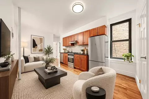 322 W 11th St #5, New York, NY 10014