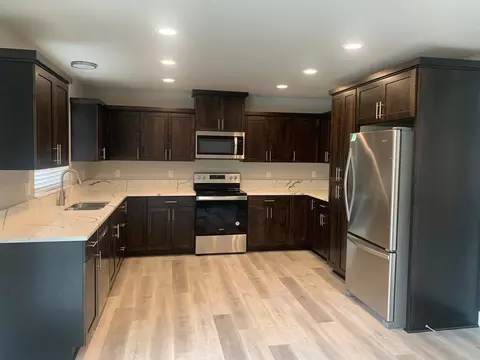 857 W Crystal Ct, Roseburg, OR 97471