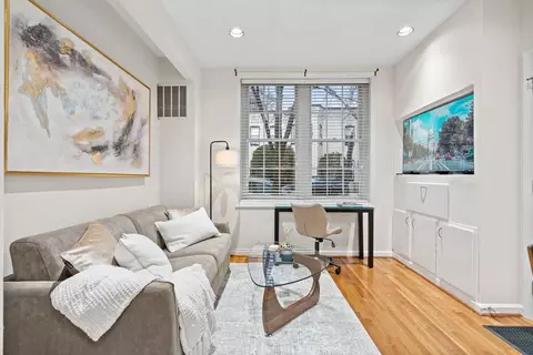 2803 Olive St NW #1696388P, Washington, DC 20007