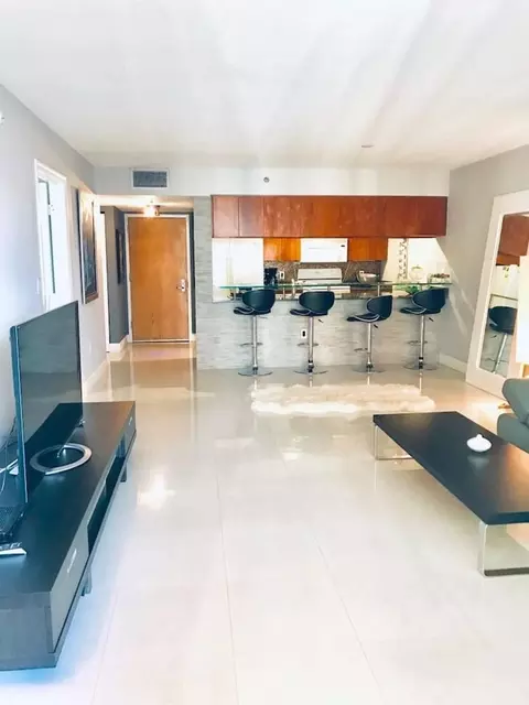 1200 Brickell Bay Dr #1697762P, Miami, FL 33131