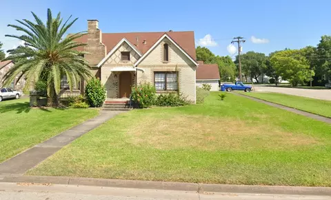 402 10th Ave N, Texas City, TX 77590