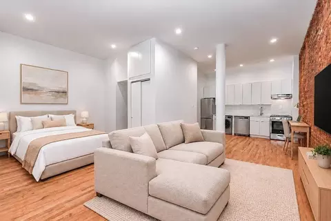 139 E 13th St #1B, New York, NY 10003