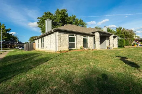 114 Glade Shadow Dr, Euless, TX 76039