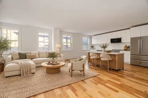 557 Hudson St #1, New York, NY 10014