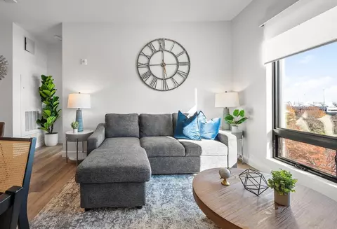 Bremen Pl, Boston, MA 02128