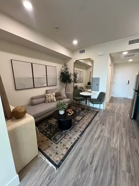 1450 W Washington Blvd, Los Angeles, CA 90007
