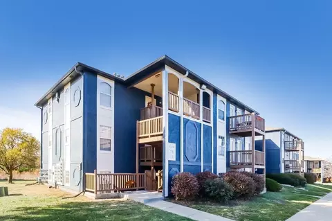 504 NE Chipman Rd, Lees Summit, MO 64063