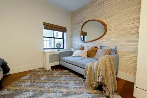112 E 10th St, New York, NY 10003