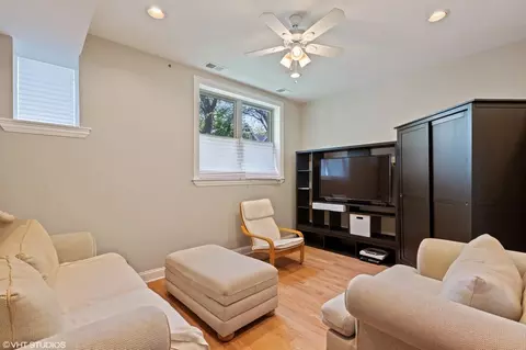 1446 W Pensacola Ave, Chicago, IL 60613